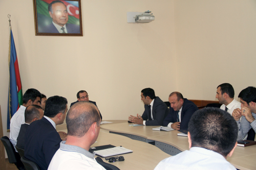 “İNSAN HÜQUQLARI GÜNÜ” MÜNASİBƏTİLƏ ƏDLİYYƏ AKADEMİYASINDA DƏYİRMİ MASA KEÇİRİLMİŞDİR