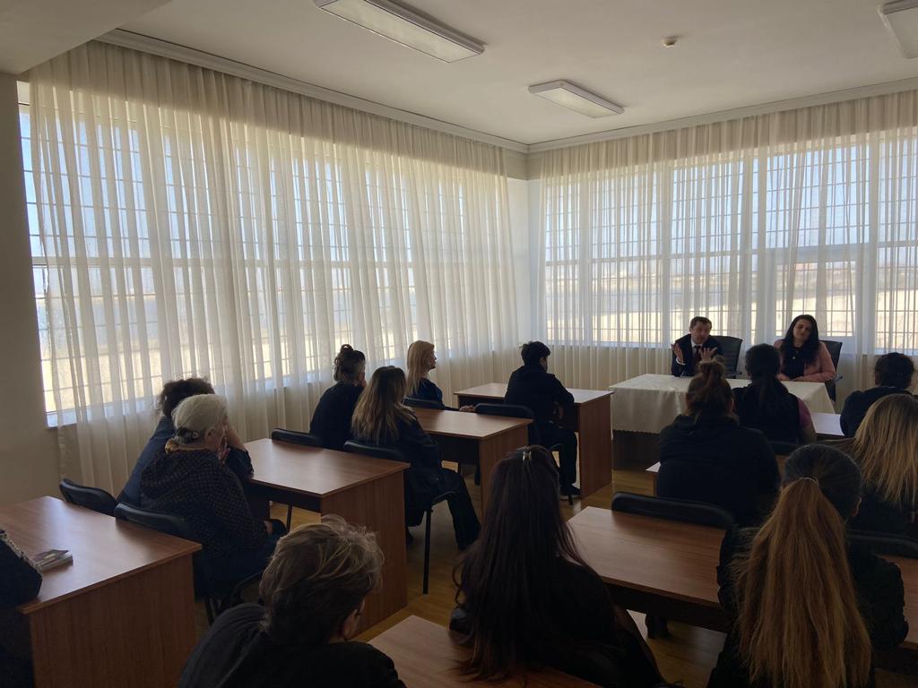 Penitensiar xidmətin 4 saylı cəzaçəkmə müəssisəsində cəza çəkən məhkumlar üçün “Narkomanlığa və narkotik vasitələrin qanunsuz dövriyyəsinə qarşı mübarizə” mövzusunda təlim keçirilmişdir